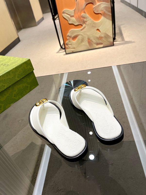 Gucci Strap Thong Leather Sandal White - Image 3