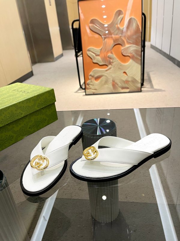 Gucci Strap Thong Leather Sandal White - Image 4