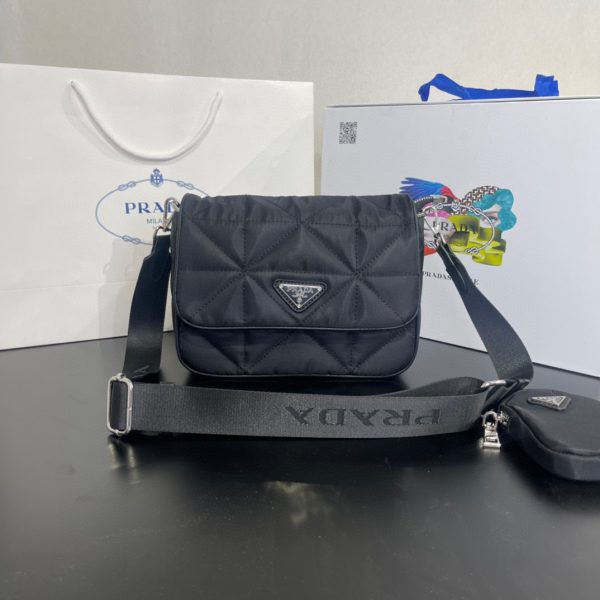 Prada padded Re-Nylon shoulder bag 25×17×8cm