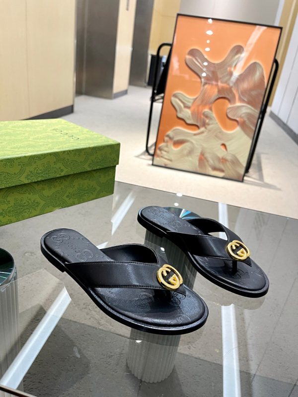 Gucci Strap Thong Leather Sandal Black