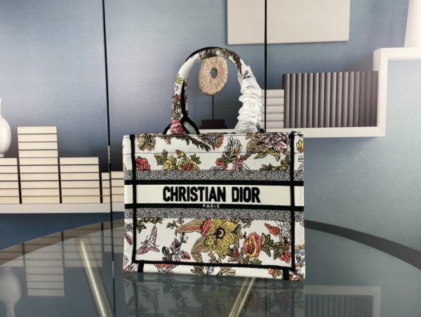 SMALL DIOR BOOK TOTE White Multicolor Dior Jardin Botanique Embroidery (26.5 x 21 x 14 cm)